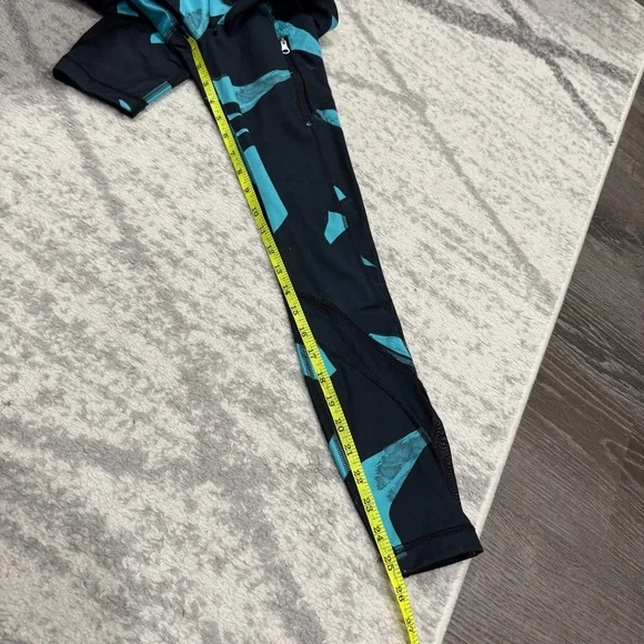 Lululemon Blue and Black Inspire Tight II *Full-On Luxtreme (Mesh) - Picture 14 of 14